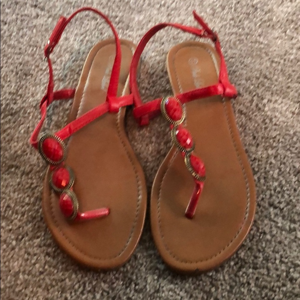 Flat sandals